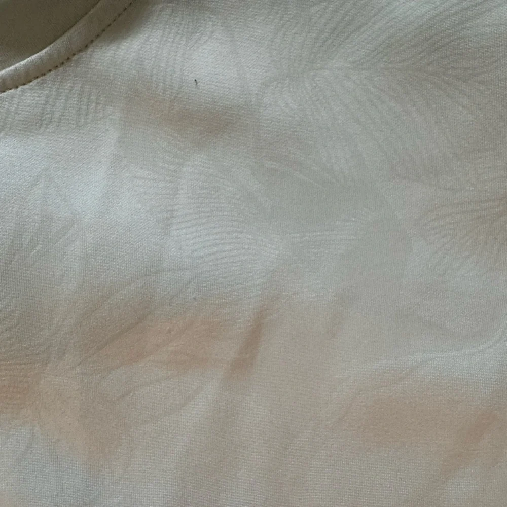 A. Putnam Minimalist White Tulip Hem Sweatshirt - Picture 3 of 9